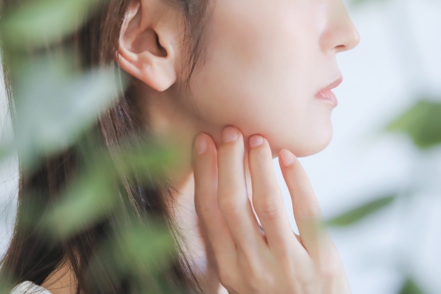 美容医療に関する法令解釈や不適切な事例について、厚労省が通知