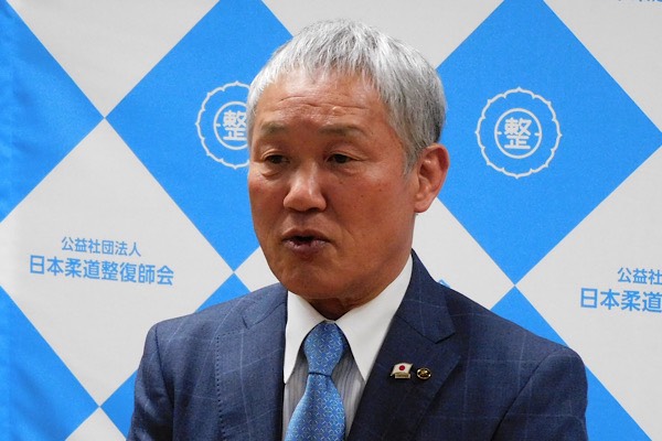 徳山健司学術教育部長